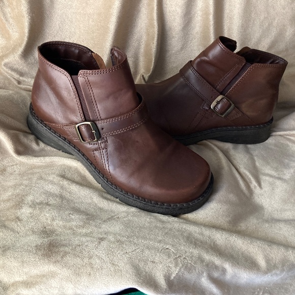 Brown leather ankle boots by High Sierra - Picture 1 of 10